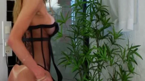Laura Ferraz likes To Masturbate
