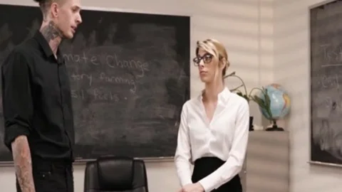 TBabe Casey Kisses Enjoys When Her Assistant Rammed His butthole