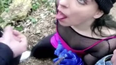 Sissy engulf 2 Strangers weenies In The Park