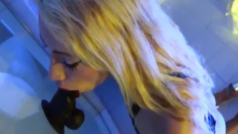 ladyman Sasha De Sade Peeing Then Deepthroating Dildos